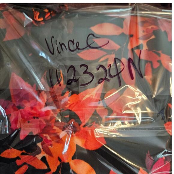 NWOT Vince Camuto Satin Floral Print Blouse Sz Medium - Picture 11 of 11